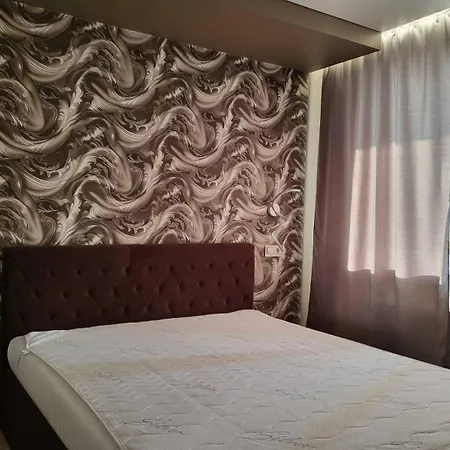 Newly Renovated Apartment *